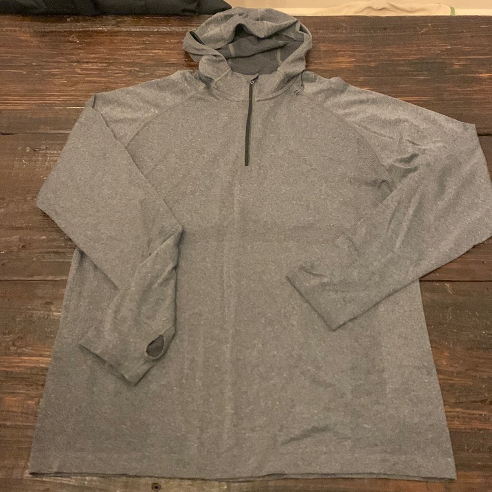 Lululemon 1/2 zip hooded metal vent pullover L